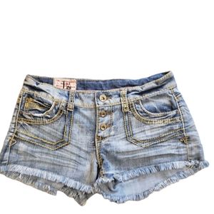 Size 9 Jrs 1st KISS JEAN 💋 SHORTS ✌🏻
